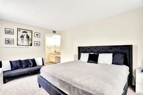 Купить кондоминиум в Лодерхилл, Флорида 2 спальни, 117.06м2, № 1978514 - фото 15