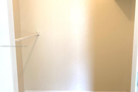 Купить кондоминиум в Лодерхилл, Флорида 2 спальни, 117.06м2, № 1978514 - фото 26