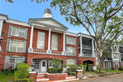 Купить кондоминиум в Лодерхилл, Флорида 2 спальни, 117.06м2, № 1978514 - фото 1