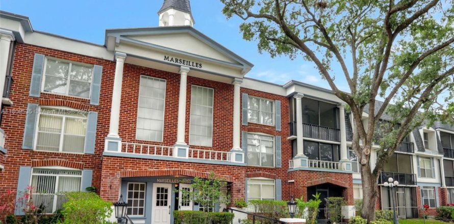 Кондоминиум с 2 спальнями в Лодерхилл, Флорида № 1978514