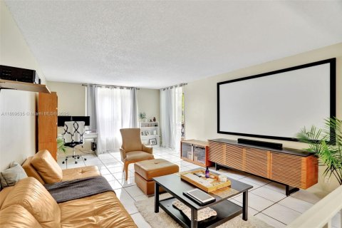 Купить кондоминиум в Лодерхилл, Флорида 2 спальни, 117.06м2, № 1978514 - фото 7