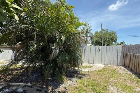 House in Hollywood, Florida 3 bedrooms, 111.48 sq.m. № 1948777 - photo 19