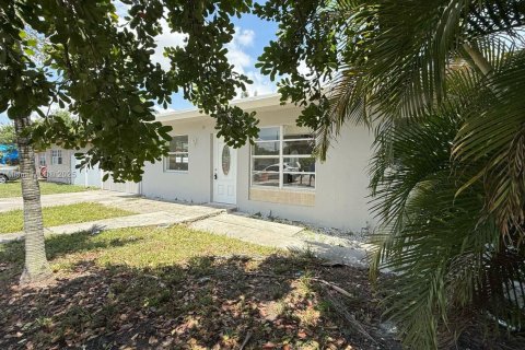 House in Hollywood, Florida 3 bedrooms, 111.48 sq.m. № 1948777 - photo 17