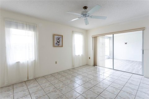 Copropriété à louer à Holiday, Floride: 2 chambres, 103.49 m2 № 2109606 - photo 18