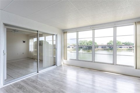 Copropriété à louer à Holiday, Floride: 2 chambres, 103.49 m2 № 2109606 - photo 13