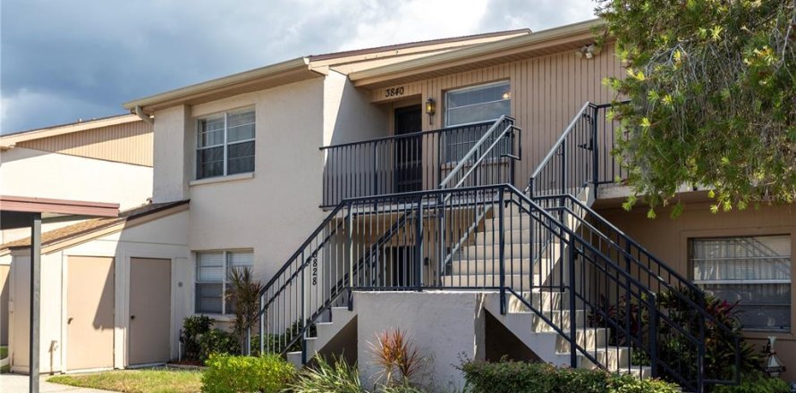 Condo à Holiday, Floride, 2 chambres  № 2109606