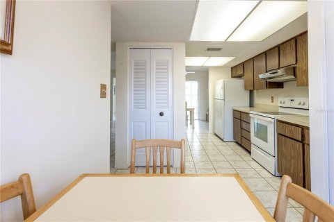 Copropriété à louer à Holiday, Floride: 2 chambres, 103.49 m2 № 2109606 - photo 9