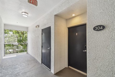 Condo in Tampa, Florida, 2 bedrooms № 2393913 - photo 3