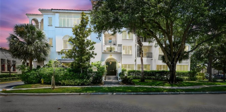 Condo in Tampa, Florida, 2 bedrooms № 2393913