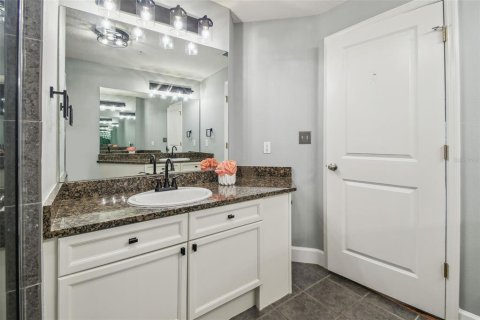 Condo in Tampa, Florida, 2 bedrooms № 2393913 - photo 17