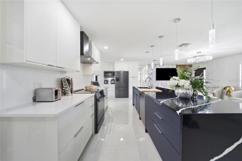 Villa ou maison à vendre à Kenneth City, Floride: 3 chambres, 131.55 m2 № 2347212 - photo 6