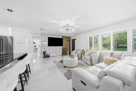 Villa ou maison à vendre à Kenneth City, Floride: 3 chambres, 131.55 m2 № 2347212 - photo 3