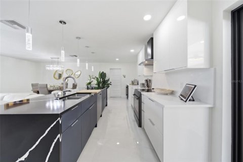 Villa ou maison à vendre à Kenneth City, Floride: 3 chambres, 131.55 m2 № 2347212 - photo 8