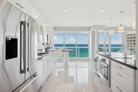 Copropriété à vendre à Fort Lauderdale, Floride: 2 chambres, 177.63 m2 № 2084421 - photo 11