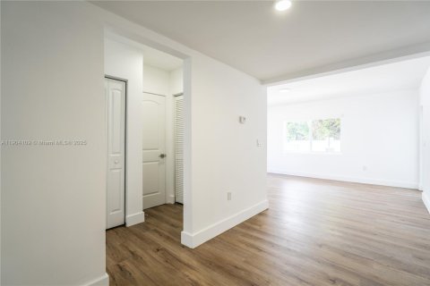 Снять в аренду квартиру в Норт-Бей-Виллидж, Флорида 1 спальня, 56.67м2, № 1954630 - фото 10