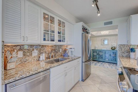 Condo in Riviera Beach, Florida, 2 bedrooms  № 2187249 - photo 3