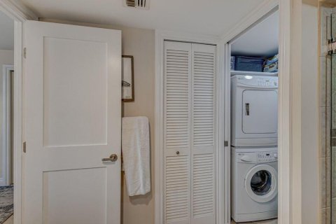 Condo in Riviera Beach, Florida, 2 bedrooms  № 2187249 - photo 28