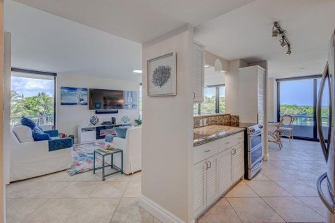 Condo in Riviera Beach, Florida, 2 bedrooms  № 2187249 - photo 7