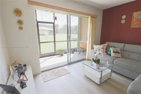 Купить кондоминиум в Пемброк-Пайнс, Флорида 2 спальни, 92.9м2, № 2055102 - фото 28