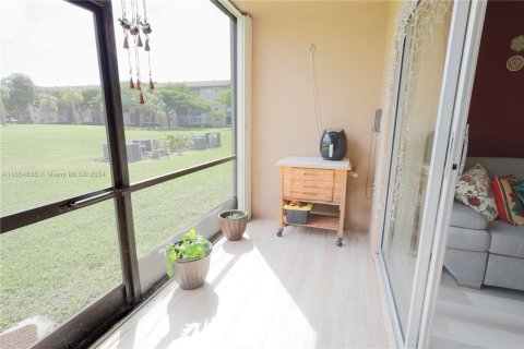 Купить кондоминиум в Пемброк-Пайнс, Флорида 2 спальни, 92.9м2, № 2055102 - фото 30