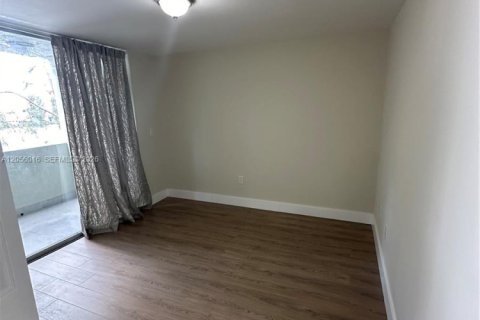 Condo in Hialeah Gardens, Florida, 3 bedrooms  № 2172829 - photo 12