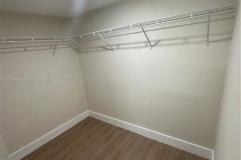 Condo in Hialeah Gardens, Florida, 3 bedrooms  № 2172829 - photo 9