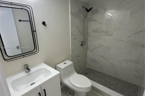 Condo in Hialeah Gardens, Florida, 3 bedrooms  № 2172829 - photo 11