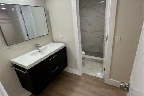 Condo in Hialeah Gardens, Florida, 3 bedrooms  № 2172829 - photo 7