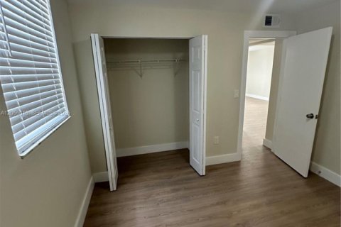 Condo in Hialeah Gardens, Florida, 3 bedrooms  № 2172829 - photo 10