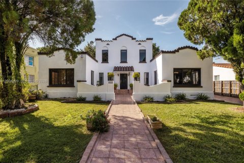 Дом в Майами, Флорида 5 спален, 190.45м2 № 2068809