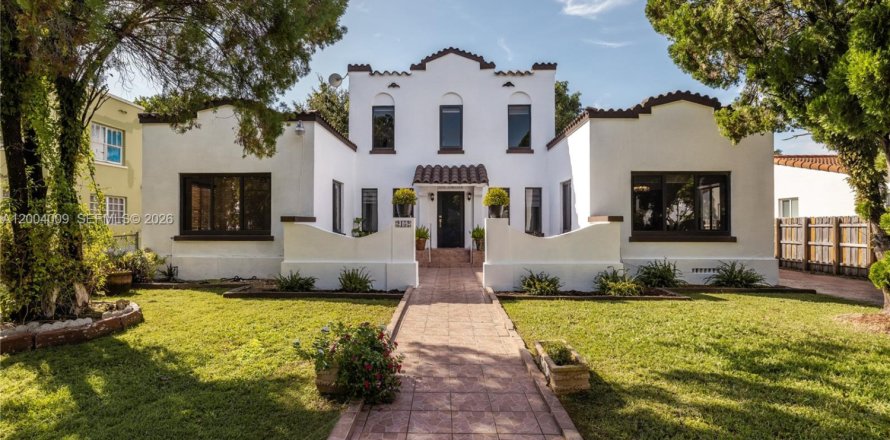 Дом в Майами, Флорида 5 спален, 190.45м2 № 2068809