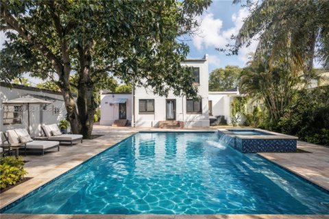 Купить виллу или дом в Майами, Флорида 5 спален, 190.45м2, № 2068809 - фото 20