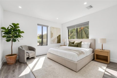 Купить виллу или дом в Майами, Флорида 5 спален, 190.45м2, № 2068809 - фото 9