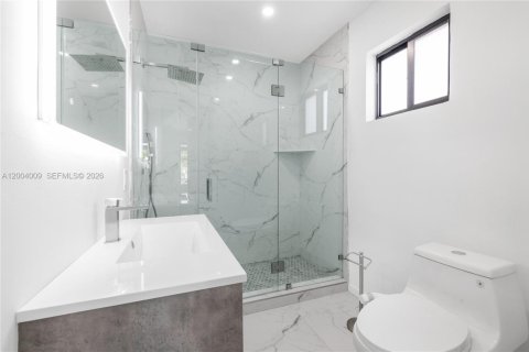 Купить виллу или дом в Майами, Флорида 5 спален, 190.45м2, № 2068809 - фото 10