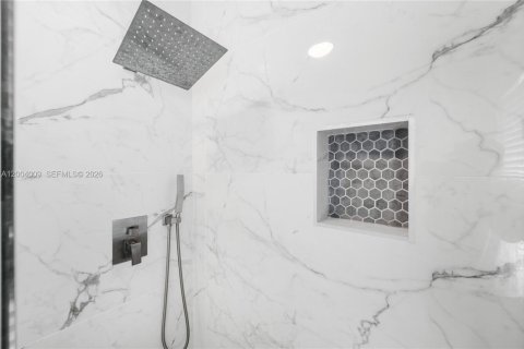 Купить виллу или дом в Майами, Флорида 5 спален, 190.45м2, № 2068809 - фото 14