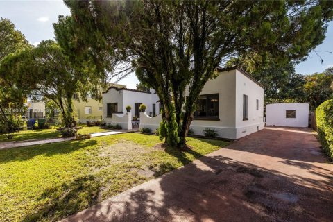 Купить виллу или дом в Майами, Флорида 5 спален, 190.45м2, № 2068809 - фото 17