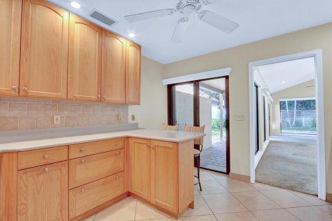 House in Palm Beach Gardens, Florida 3 bedrooms, 137.5 sq.m. № 2184102 - photo 15
