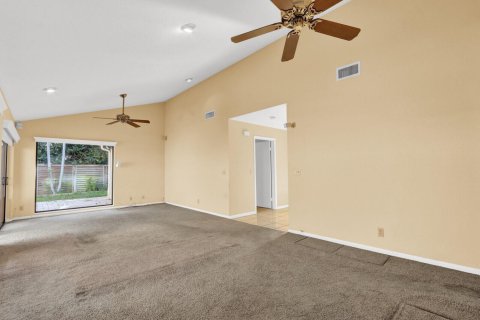House in Palm Beach Gardens, Florida 3 bedrooms, 137.5 sq.m. № 2184102 - photo 8