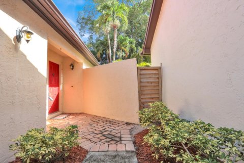 House in Palm Beach Gardens, Florida 3 bedrooms, 137.5 sq.m. № 2184102 - photo 4