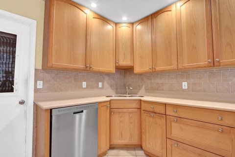House in Palm Beach Gardens, Florida 3 bedrooms, 137.5 sq.m. № 2184102 - photo 14