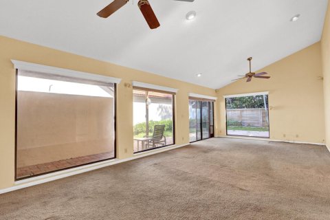 House in Palm Beach Gardens, Florida 3 bedrooms, 137.5 sq.m. № 2184102 - photo 7