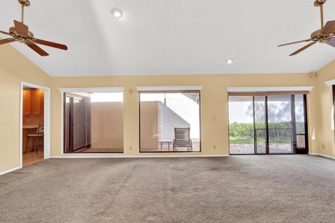 House in Palm Beach Gardens, Florida 3 bedrooms, 137.5 sq.m. № 2184102 - photo 6