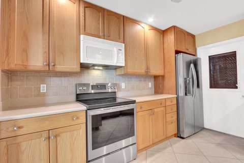 House in Palm Beach Gardens, Florida 3 bedrooms, 137.5 sq.m. № 2184102 - photo 12
