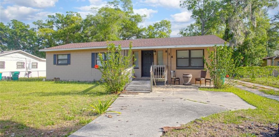 House in DeLand, Florida 3 bedrooms, 103.68 sq.m. № 1734026