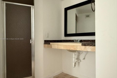 Condo in Miami, Florida, 2 bedrooms  № 1752318 - photo 18