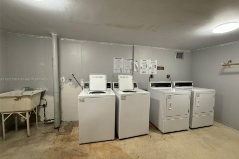 Condo in Miami, Florida, 2 bedrooms  № 1752318 - photo 24
