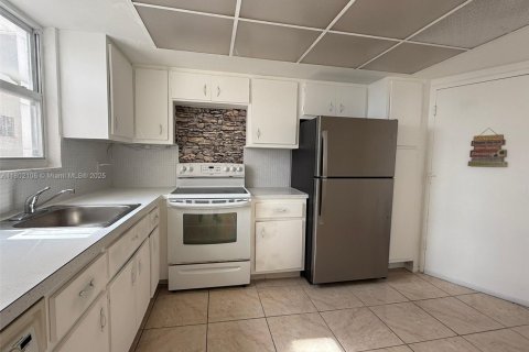 Condo in Miami, Florida, 2 bedrooms  № 1752318 - photo 4