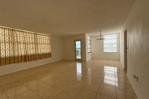 Condo in Miami, Florida, 2 bedrooms  № 1752318 - photo 3