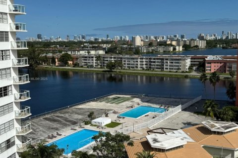 Condo in Miami, Florida, 2 bedrooms  № 1752318 - photo 8