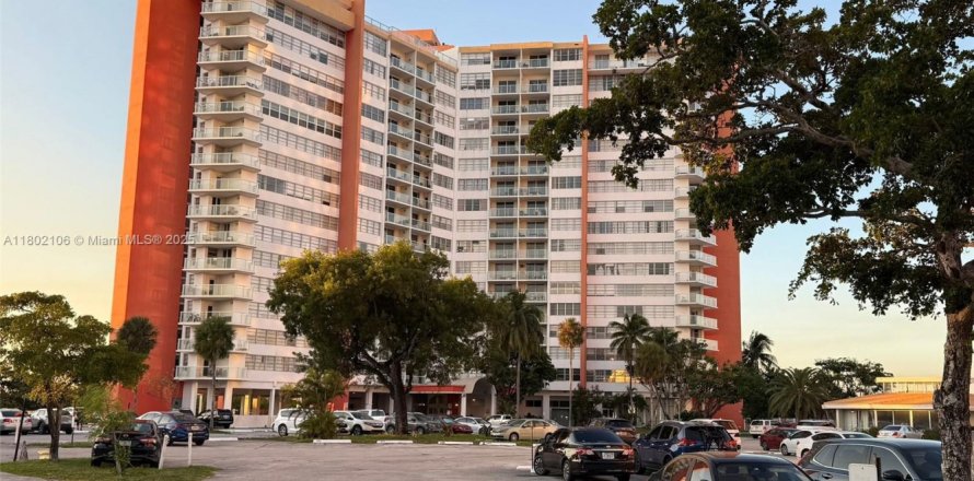 Condo in Miami, Florida, 2 bedrooms  № 1752318